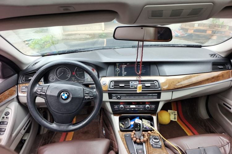 Used BMW 5 Series 2011 528Li Luxury Model Center Console