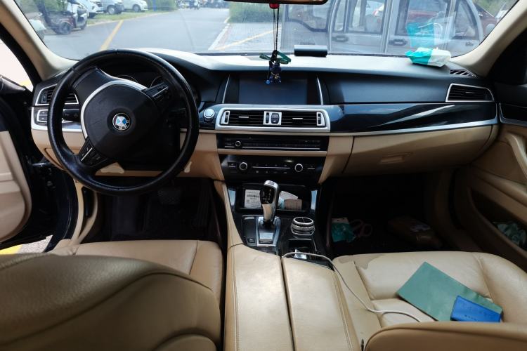 Used BMW 5 Series 2011 523Li Leading Model Center Console