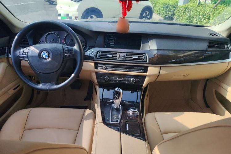 Used BMW 5 Series 2011 523Li Luxury Model Center Console