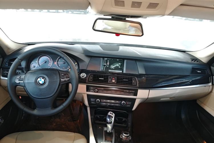 Used BMW 5 Series 2011 520Li Elegant Model Center Console