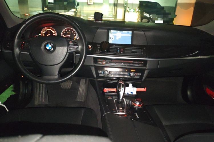 Used BMW 5 Series 2011 523Li Leading Model Center Console