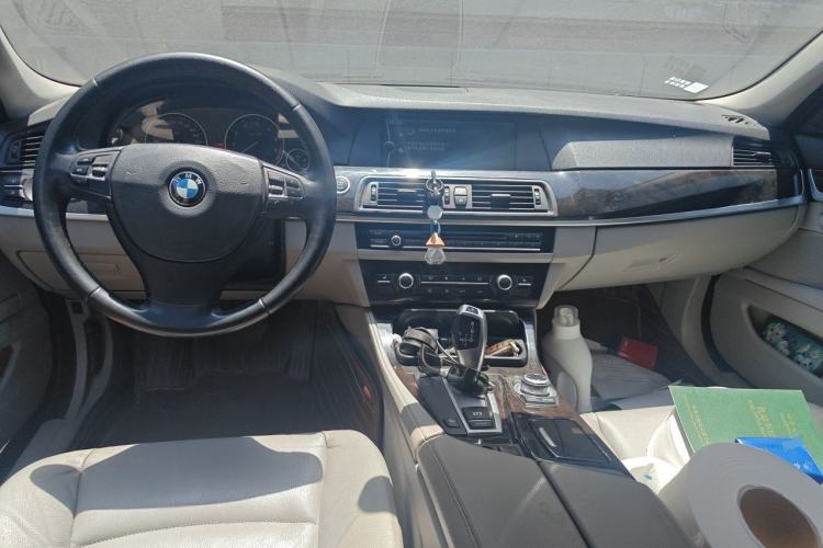 Used BMW 5 Series 2011 523Li Luxury Model Center Console