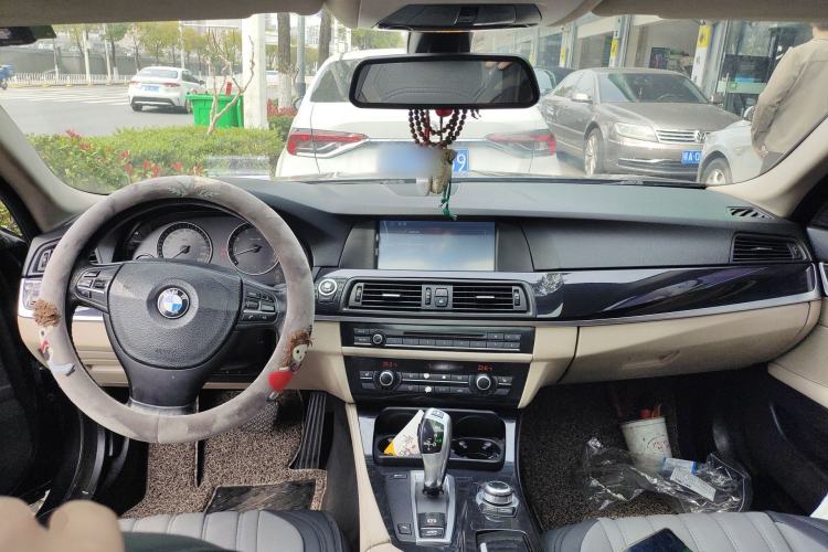 Used BMW 5 Series 2011 523Li Leading Model Center Console