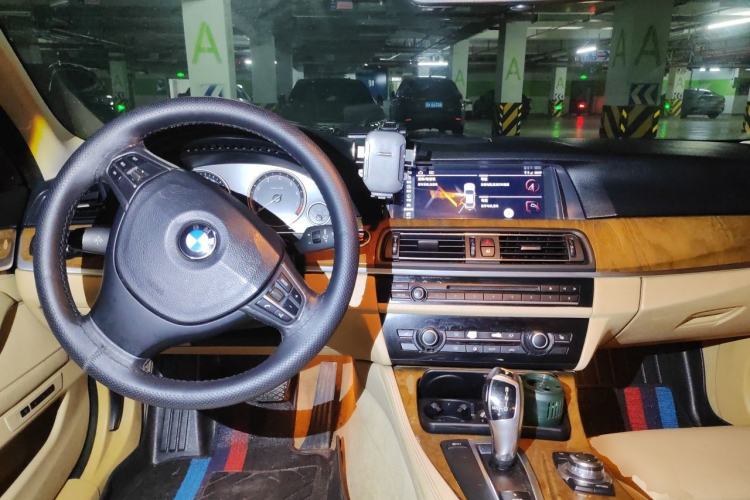 Used BMW 5 Series 2011 528Li Luxury Model Center Console