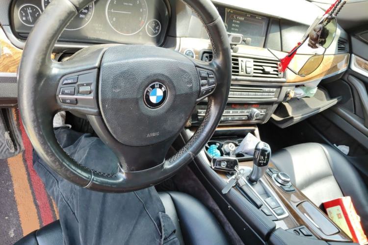 Used BMW 5 Series 2011 528Li Leading Model Center Console