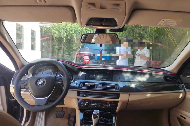 Used BMW 5 Series 2011 535i Luxury Sport Edition Center Console