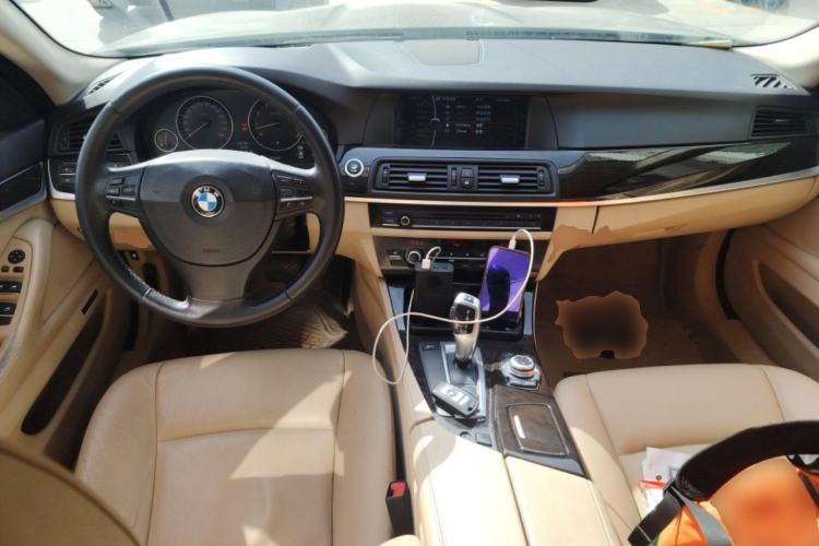 Used BMW 5 Series 2011 523Li Luxury Model Center Console