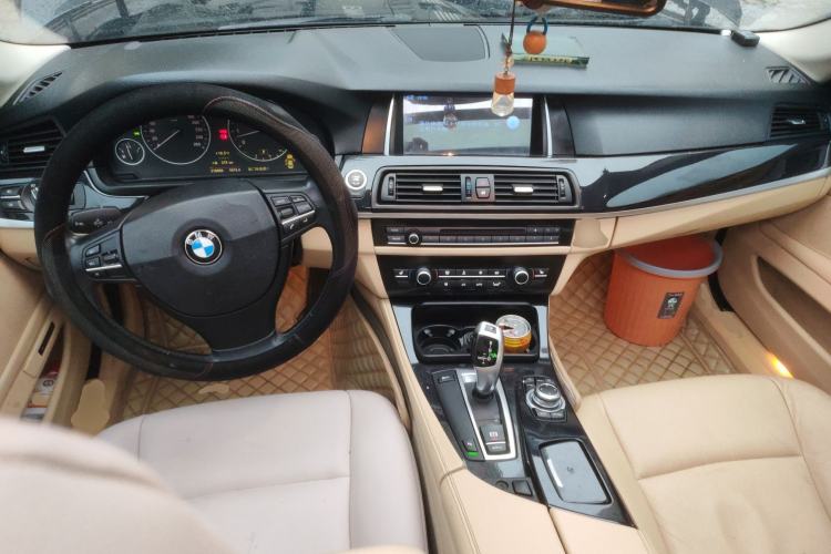 Used BMW 5 Series 2011 523Li Leading Model Center Console