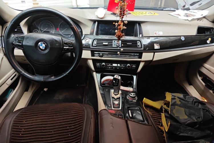 Used BMW 5 Series 2011 523Li Leading Model Center Console
