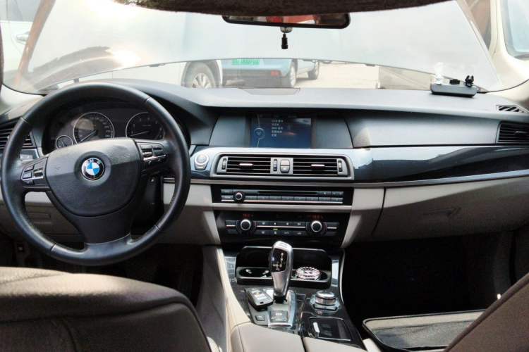 Used BMW 5 Series 2011 520Li Elegant Model Center Console