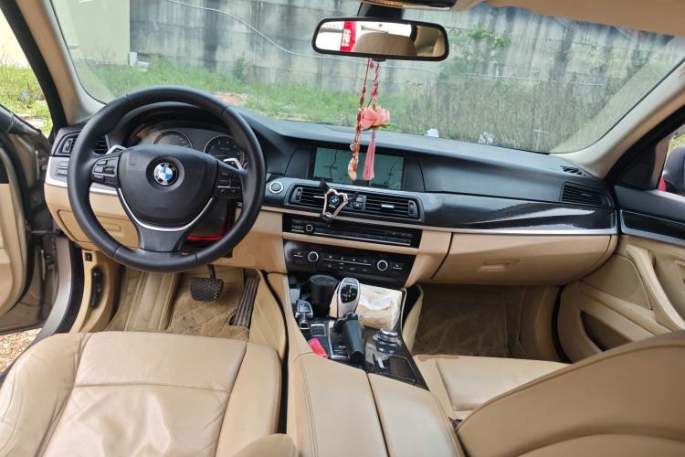 Used BMW 5 Series 2011 535Li Leading Model Center Console