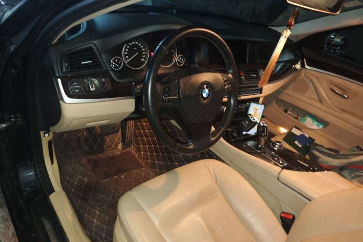 Used BMW 5 Series 2011 523Li Luxury Model Center Console