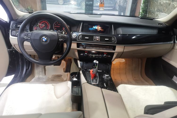 Used BMW 5 Series 2011 523Li Leading Model Center Console
