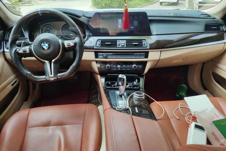 Used BMW 5 Series 2011 523Li Luxury Model Center Console