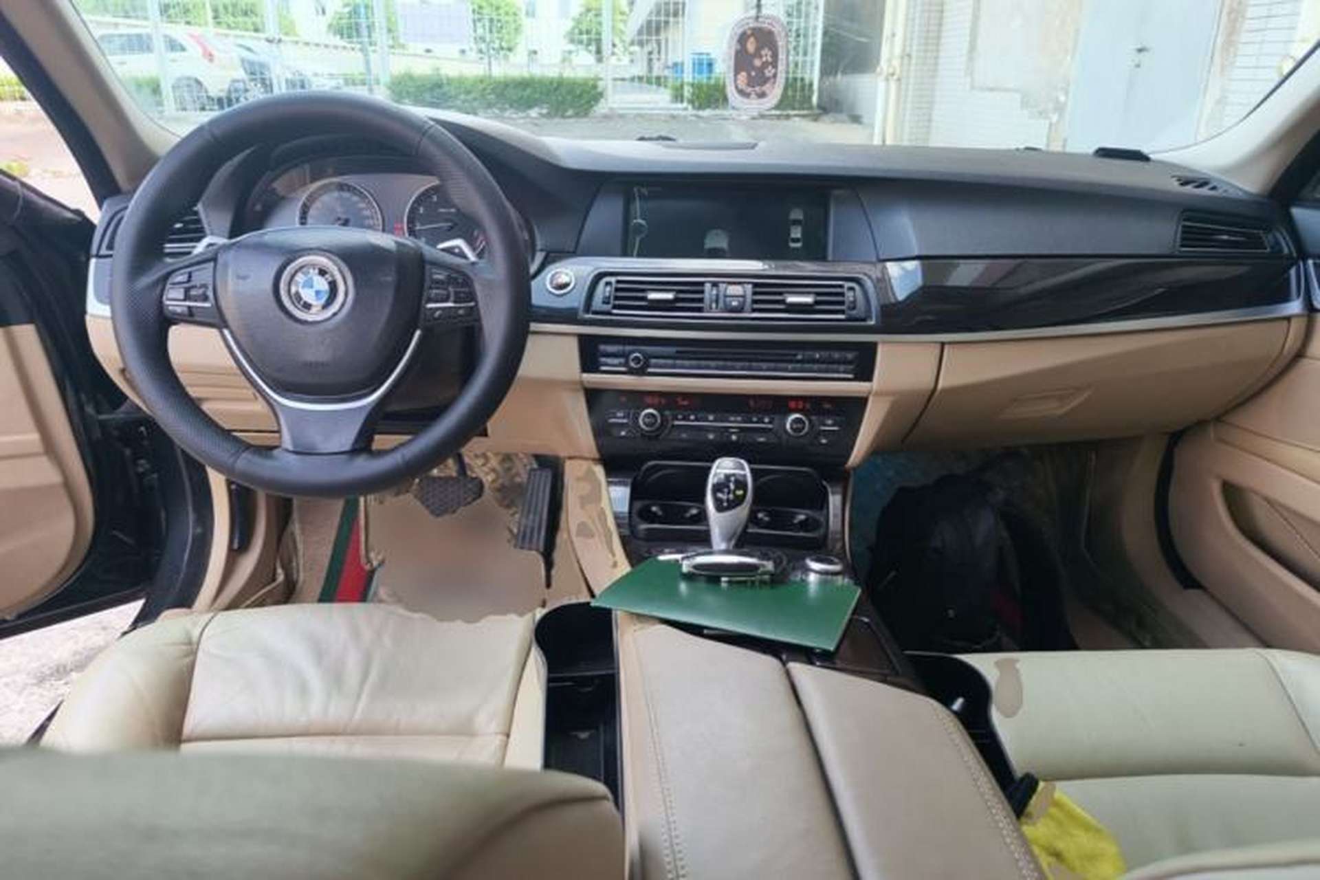 Used BMW 5 Series 2011 535i Sport Edition Center Console
