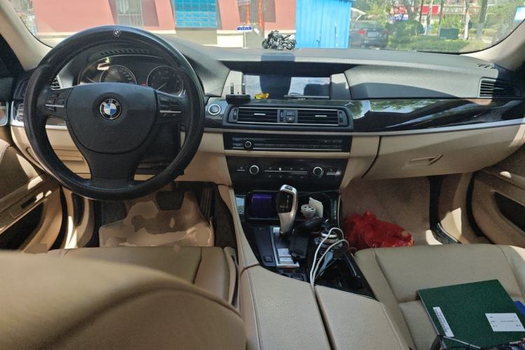 Used BMW 5 Series 2011 523Li Luxury Model Center Console