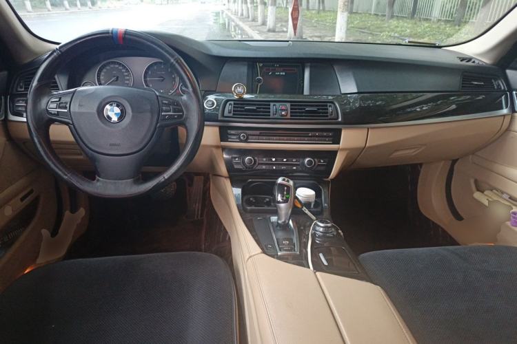 Used BMW 5 Series 2011 523Li Leading Model Center Console