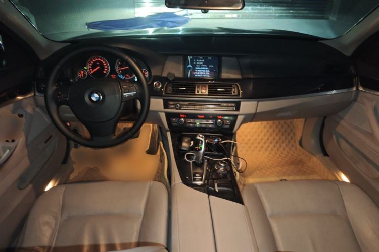 Used BMW 5 Series 2011 523Li Luxury Model Center Console