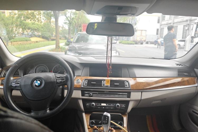 Used BMW 5 Series 2011 528Li Luxury Model Center Console