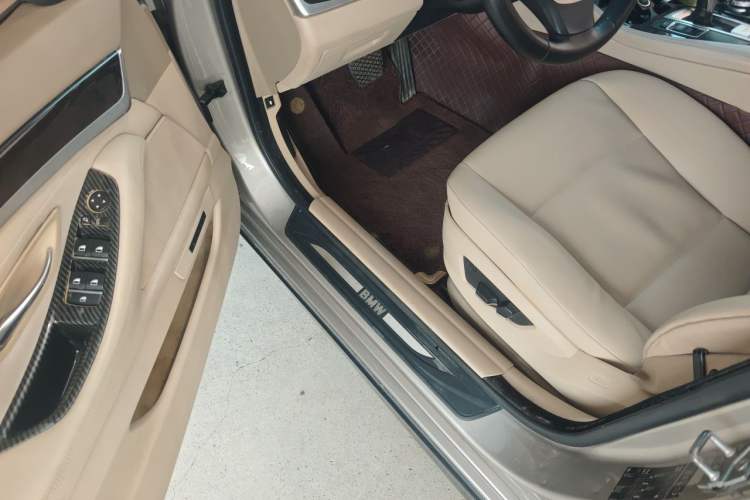 Used BMW 5 Series 2011 535i Sport Edition Driver Seat