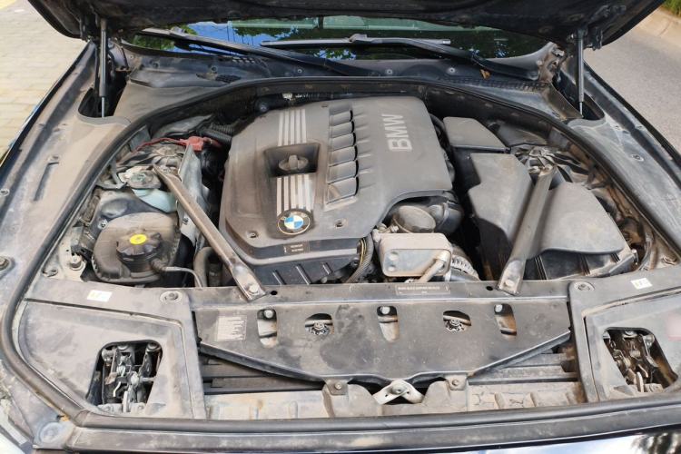 Used BMW 5 Series 2011 523Li Leading Model Engine Bay