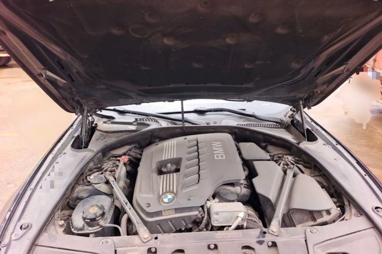 Used BMW 5 Series 2011 528Li Luxury Model Engine Bay