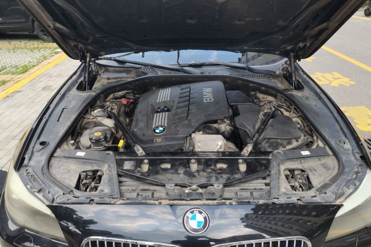 Used BMW 5 Series 2011 523Li Leading Model Engine Bay