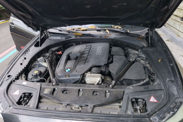 Used BMW 5 Series 2011 523Li Luxury Model Engine Bay