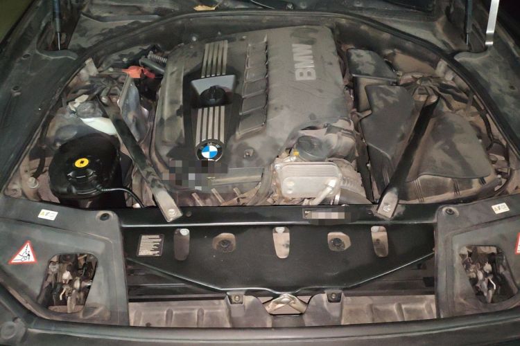Used BMW 5 Series 2011 523Li Leading Model Engine Bay