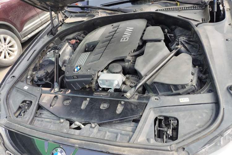 Used BMW 5 Series 2011 523Li Leading Model Engine Bay