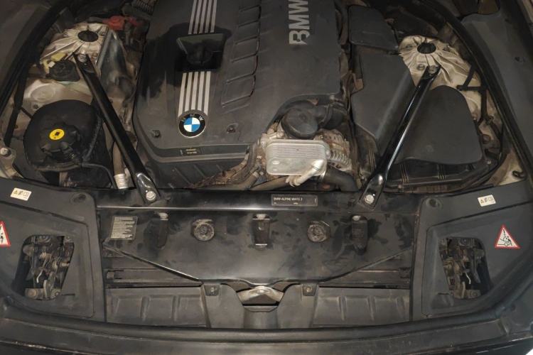 Used BMW 5 Series 2011 528Li Leading Model Engine Bay