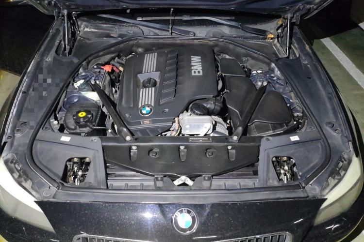 Used BMW 5 Series 2011 528Li Luxury Model Engine Bay