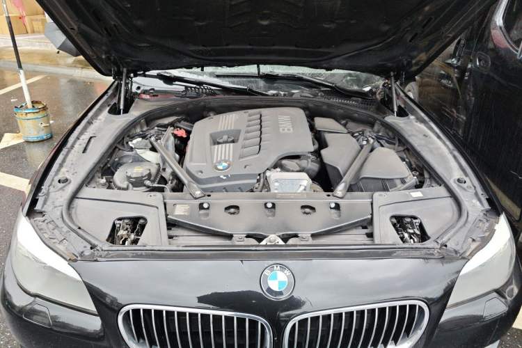 Used BMW 5 Series 2011 528Li Leading Model Engine Bay