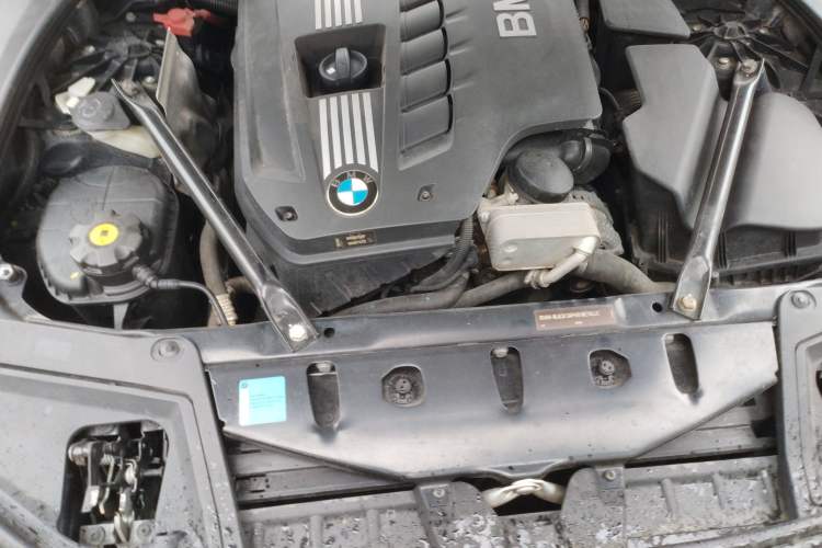 Used BMW 5 Series 2011 523Li Leading Model Engine Bay