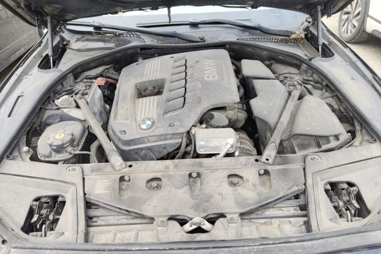Used BMW 5 Series 2011 520Li Elegant Model Engine Bay
