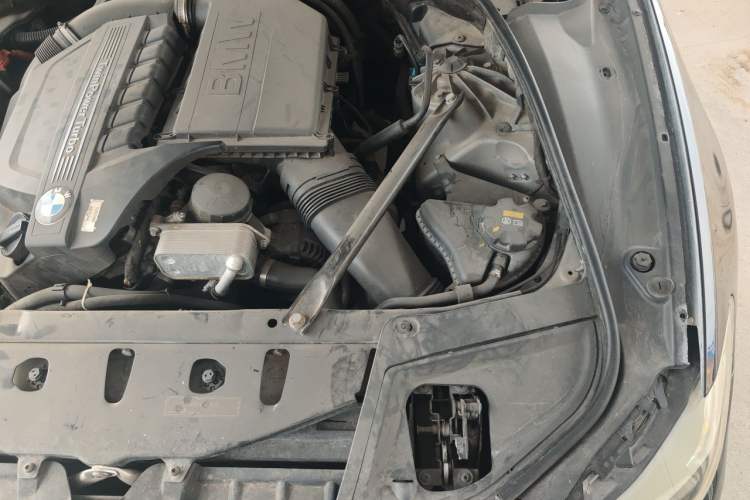 Used BMW 5 Series 2011 535i Sport Edition Engine Bay Left