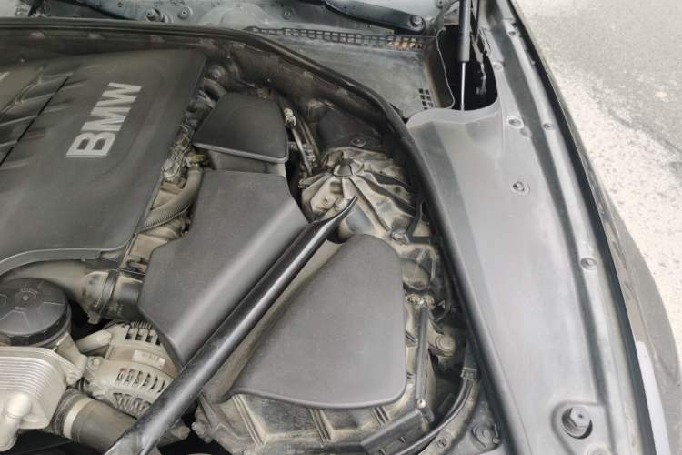 Used BMW 5 Series 2011 520Li Elegant Model Engine Bay Left