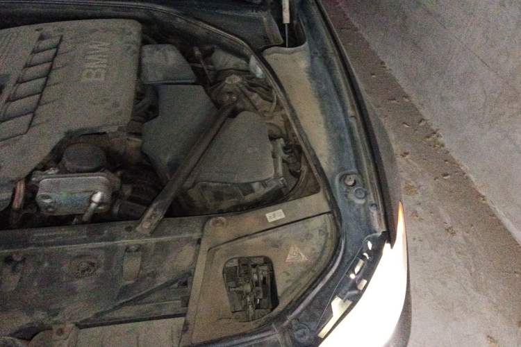 Used BMW 5 Series 2011 523Li Leading Model Engine Bay Left