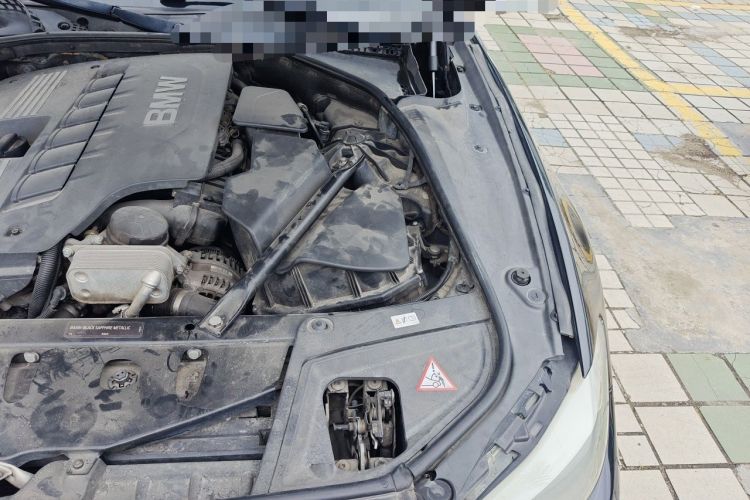 Used BMW 5 Series 2011 520Li Elegant Model Engine Bay Left