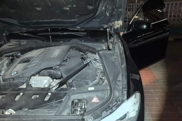 Used BMW 5 Series 2011 523Li Leading Model Engine Bay Left