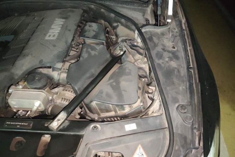 Used BMW 5 Series 2011 523Li Leading Model Engine Bay Left