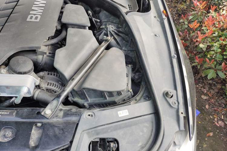 Used BMW 5 Series 2011 523Li Leading Model Engine Bay Left