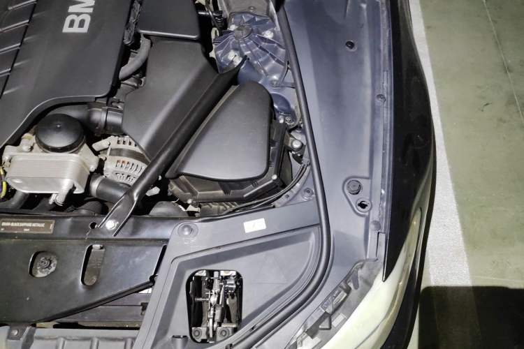 Used BMW 5 Series 2011 528Li Luxury Model Engine Bay Left