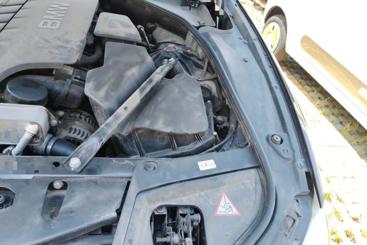 Used BMW 5 Series 2011 528Li Leading Model Engine Bay Left