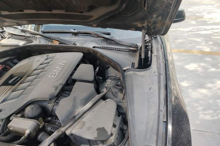 Used BMW 5 Series 2011 523Li Luxury Model Engine Bay Left