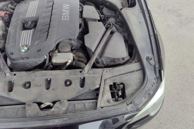 Used BMW 5 Series 2011 528Li Leading Model Engine Bay Left