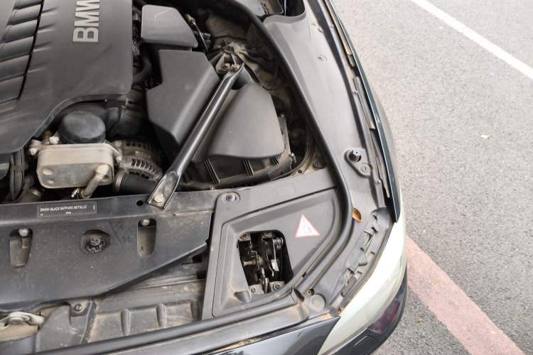 Used BMW 5 Series 2011 520Li Elegant Model Engine Bay Left