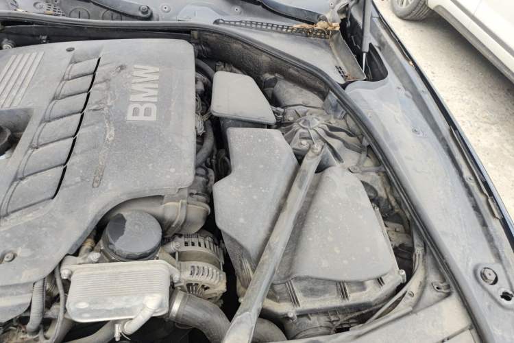 Used BMW 5 Series 2011 520Li Elegant Model Engine Bay Left