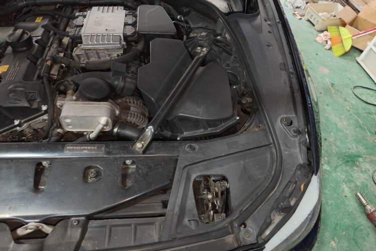 Used BMW 5 Series 2011 523Li Luxury Model Engine Bay Left