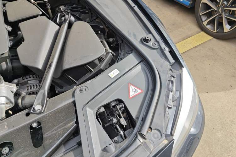 Used BMW 5 Series 2011 523Li Luxury Model Engine Bay Left